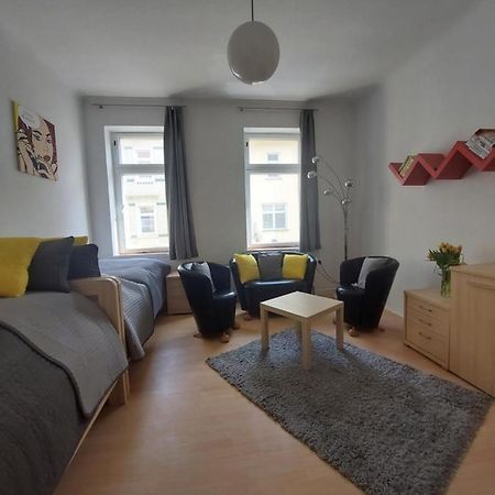 Schoene Zwei-Zimmer-Wohnung "W2" Mit 4 Einzelbetten Und Wlan In Zwenkau Bei Leipzig Im Neuseenland מראה חיצוני תמונה
