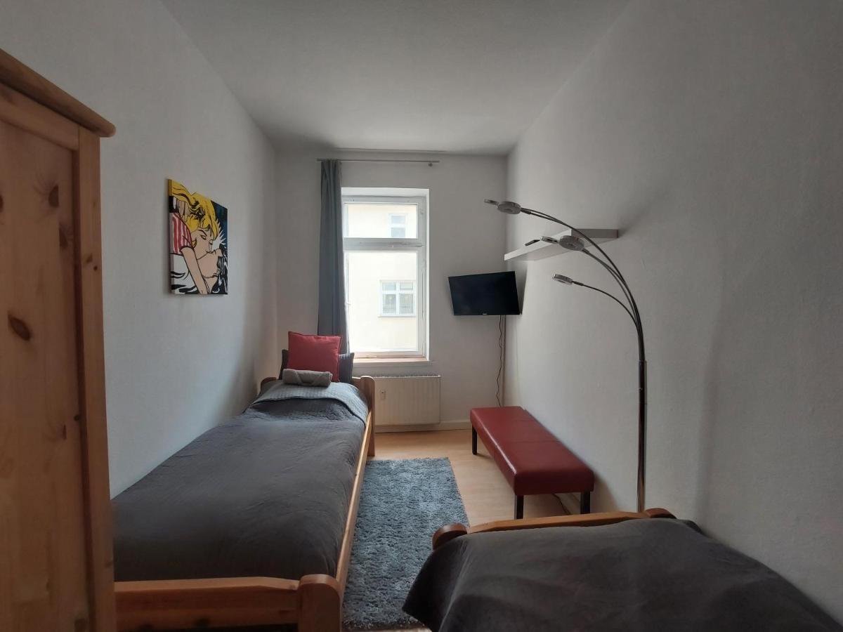 Schoene Zwei-Zimmer-Wohnung "W2" Mit 4 Einzelbetten Und Wlan In Zwenkau Bei Leipzig Im Neuseenland מראה חיצוני תמונה
