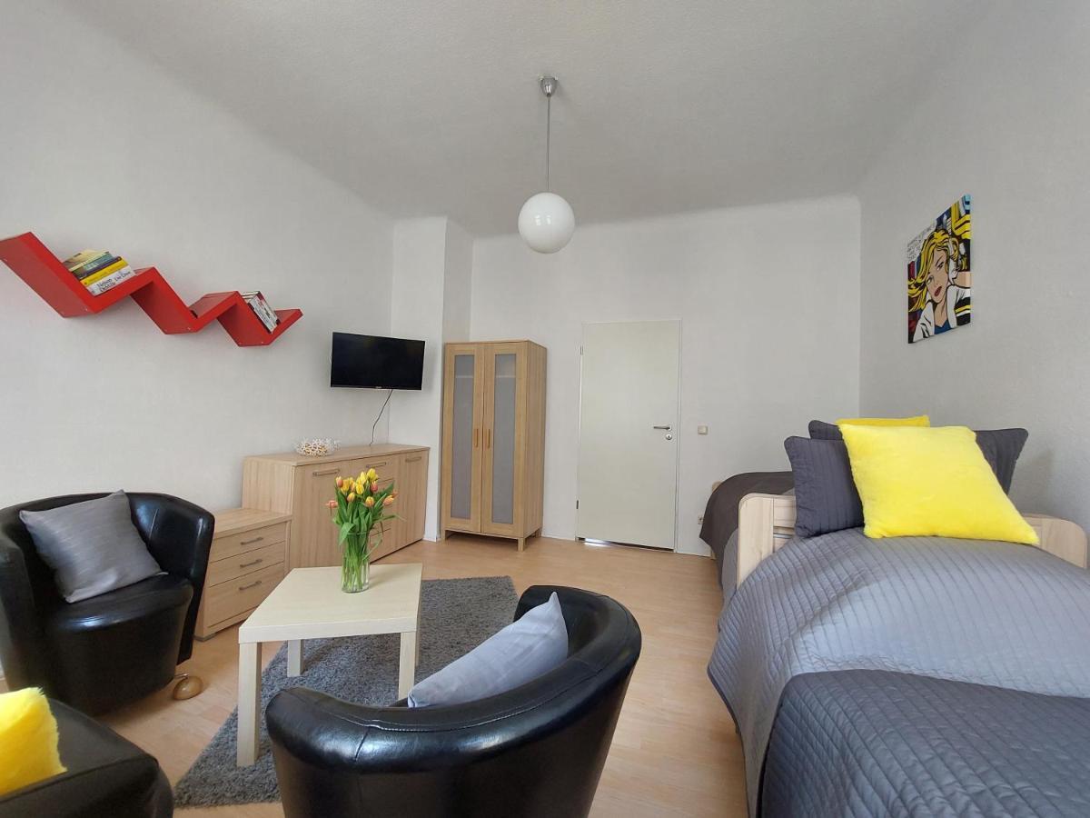 Schoene Zwei-Zimmer-Wohnung "W2" Mit 4 Einzelbetten Und Wlan In Zwenkau Bei Leipzig Im Neuseenland מראה חיצוני תמונה