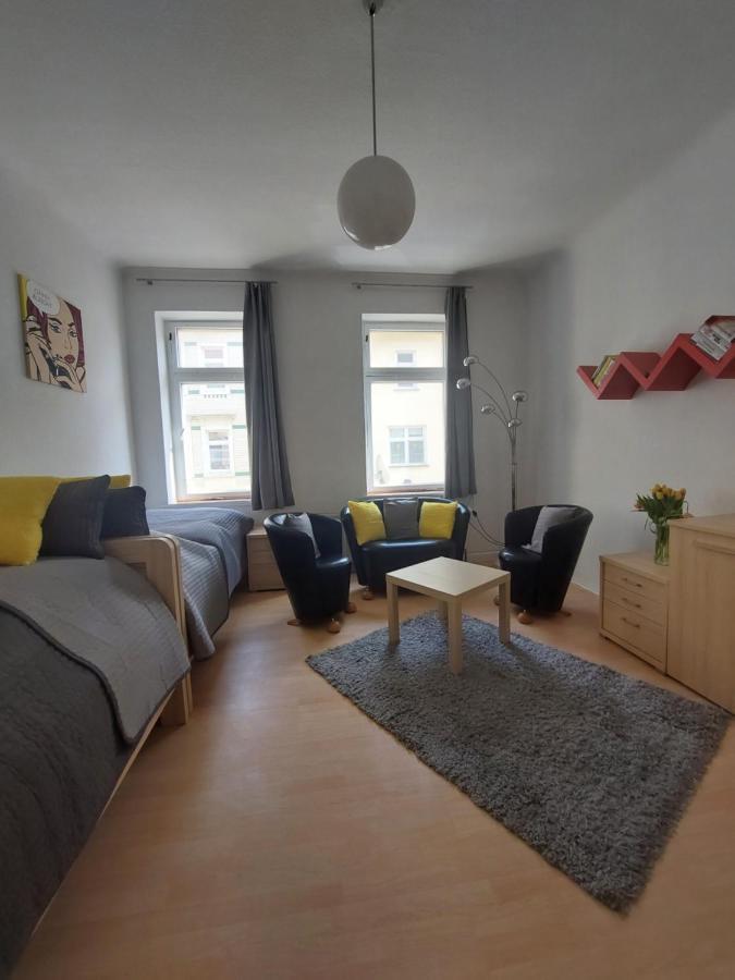 Schoene Zwei-Zimmer-Wohnung "W2" Mit 4 Einzelbetten Und Wlan In Zwenkau Bei Leipzig Im Neuseenland מראה חיצוני תמונה