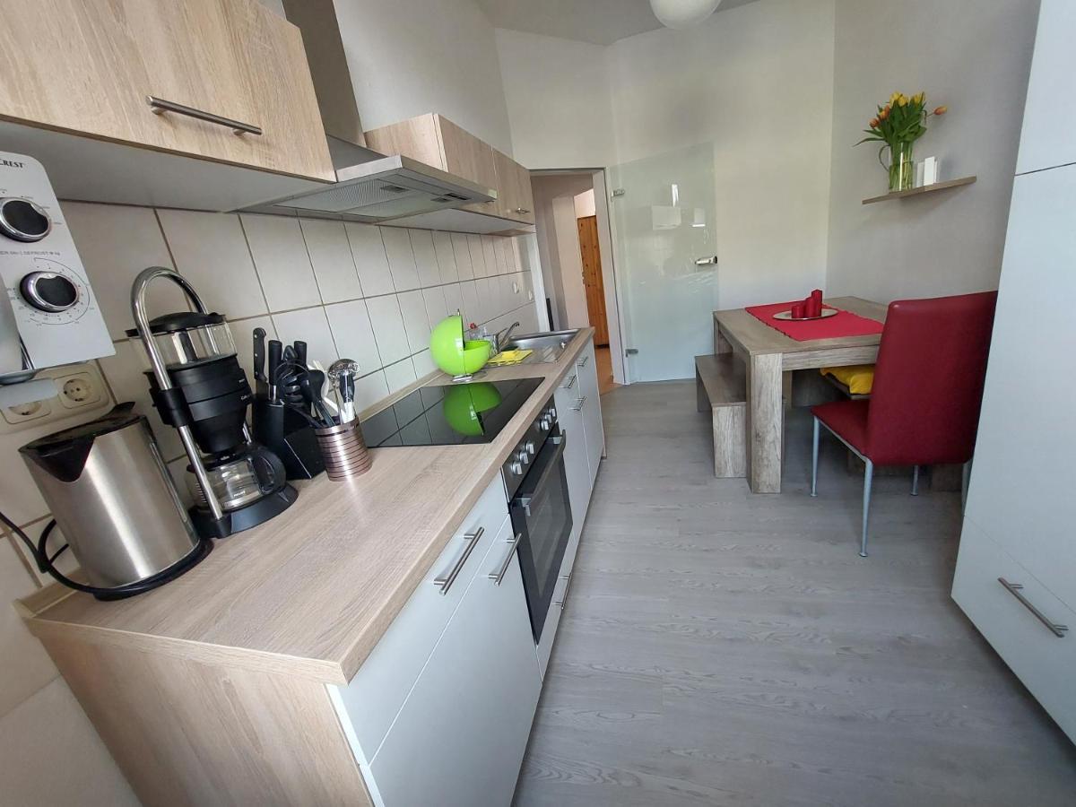 Schoene Zwei-Zimmer-Wohnung "W2" Mit 4 Einzelbetten Und Wlan In Zwenkau Bei Leipzig Im Neuseenland מראה חיצוני תמונה